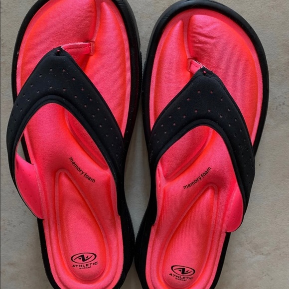 NWOT Athletics Flip Flops - Picture 1 of 4